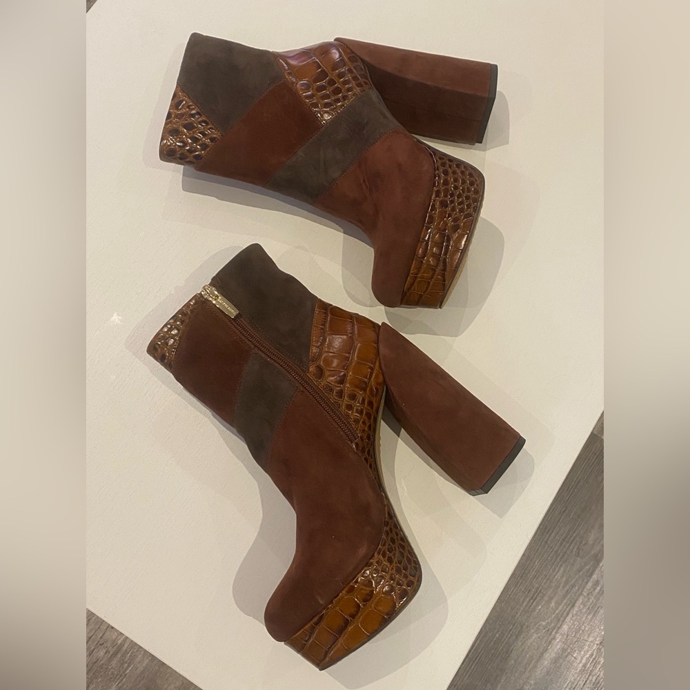 NWOT Vince Camuto Leather Booties